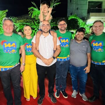 Queiroga busca voto do interior com carona no #pénaestrada de Efraim