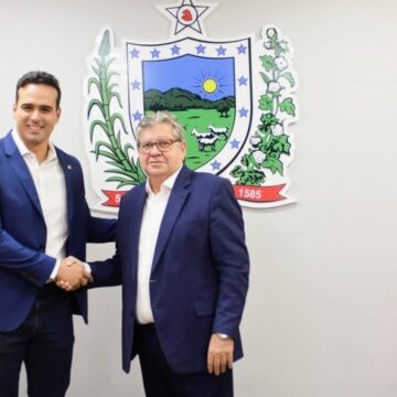 João Azevêdo se licencia e Lucas assume comando pela quinta vez