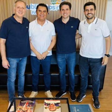 Hugo reúne Aguinaldo e os Santiago para alinhar conversas