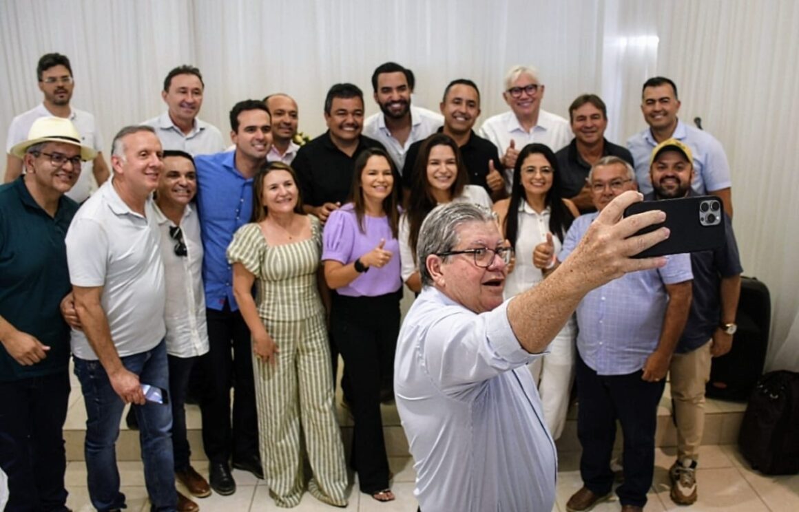 Em agenda política, 15 prefeitos do Curimataú declaram apoio a João para o Senado