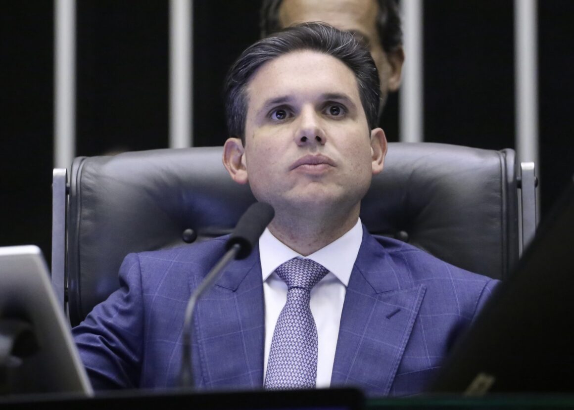 Hugo Motta romper com os “extremos” não é de todo ruim