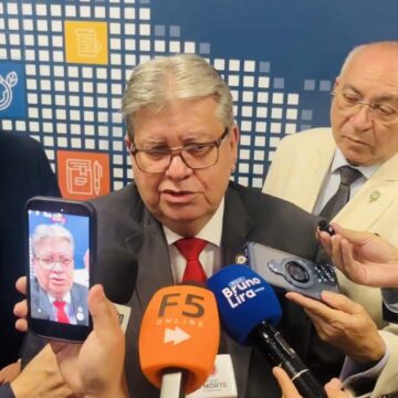 João Azevêdo diz que membros do PSB podem falar, mas não pelo partido