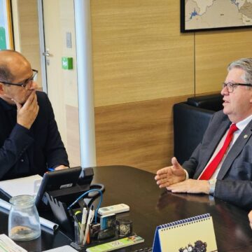 João Azevêdo discute nova etapa do Canal Acauã-Araçagi em reunião com ministro