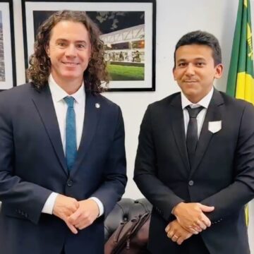 Panta se abraça com Nabor e Jackson Alvino dá as mãos a Veneziano