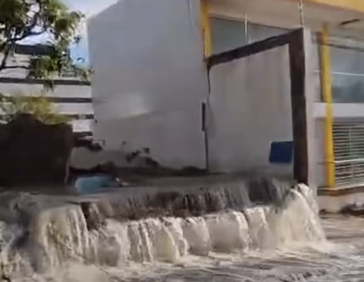 Reservatório da Cagepa se rompe e destrói casas em Campina Grande