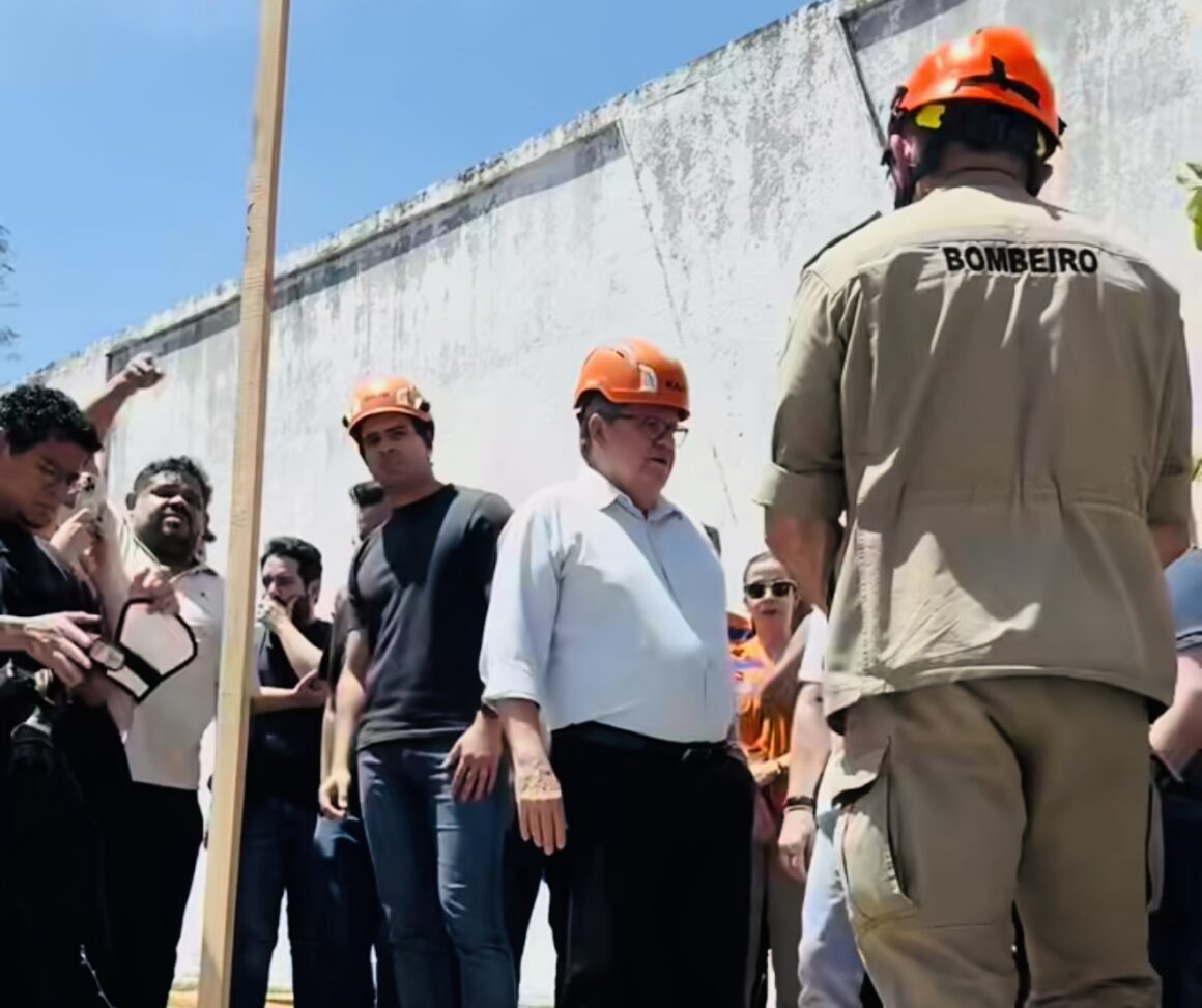 Governador João Azevêdo concede coletiva em Campina Grande