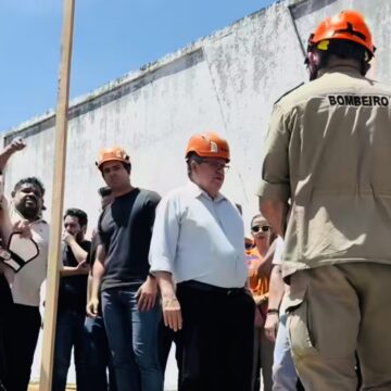 Governador João Azevêdo concede coletiva em Campina Grande