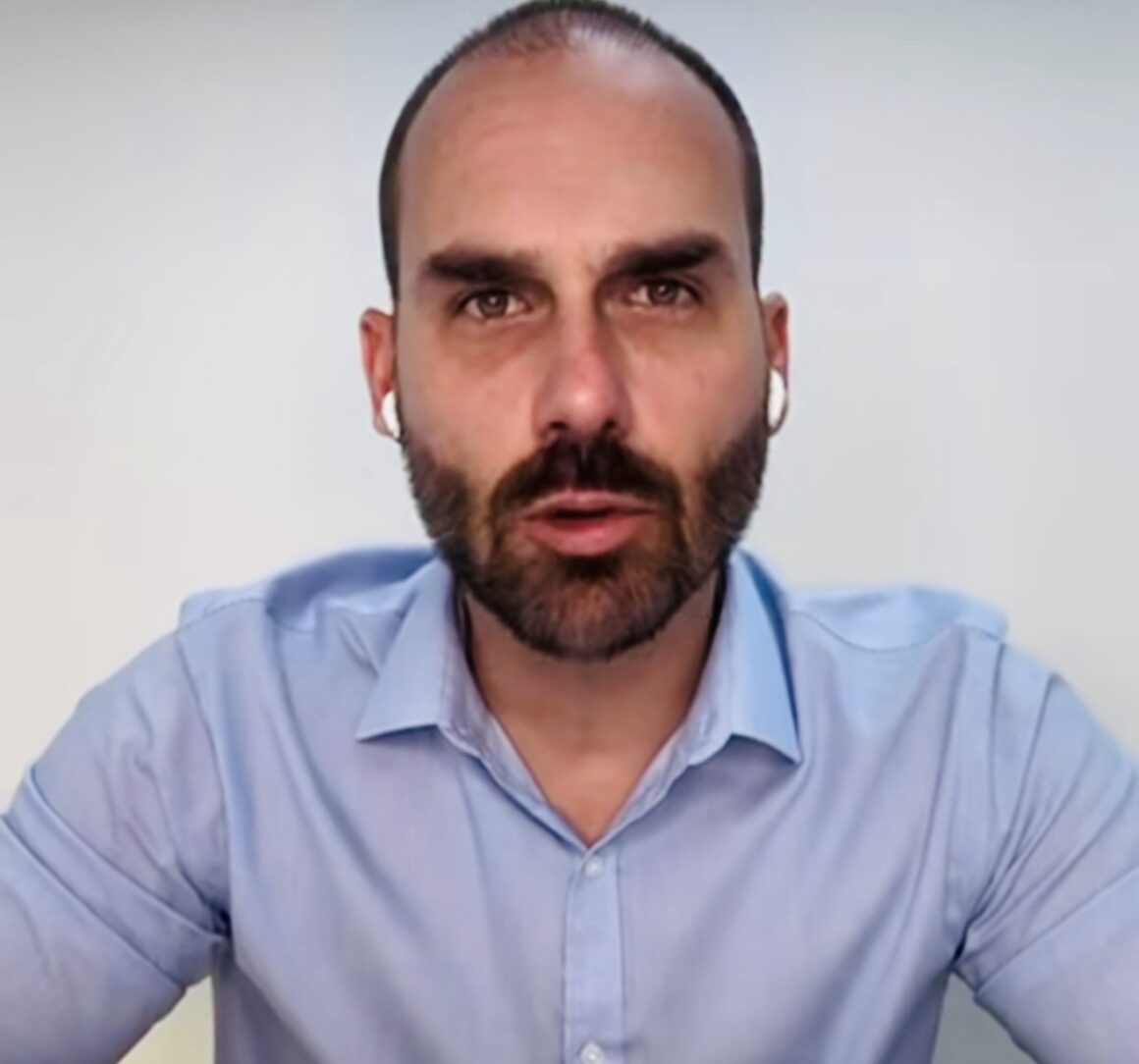 Moraes vota para tornar Eduardo Bolsonaro réu por tentar coagir o STF