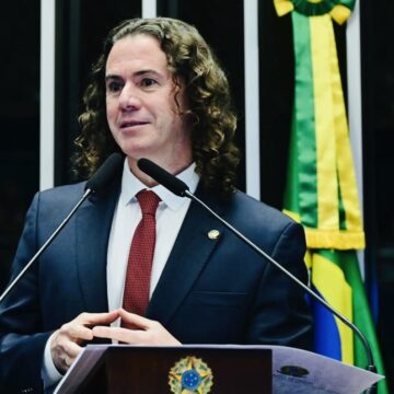 Para Veneziano, “dinheiro” é adversário; mas, quem tem emenda à mão larga na frente