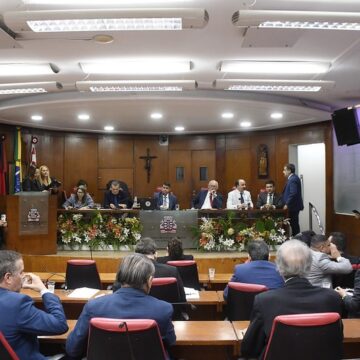 Câmara de JP aprova exigência de atestado para corredor de rua