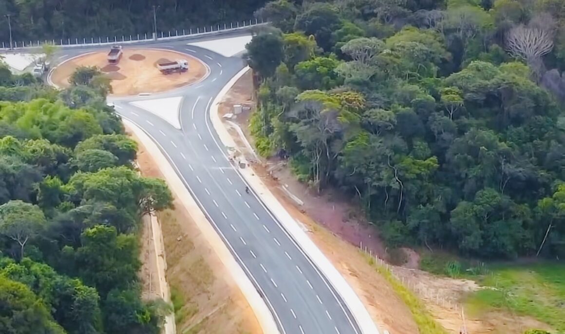 João Azevêdo entrega via que liga Altiplano ao Hospital Universitário