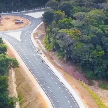João Azevêdo entrega via que liga Altiplano ao Hospital Universitário