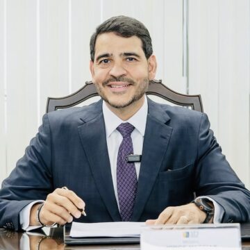 Lula indica Jorge Messias para a vaga de Barroso no Supremo