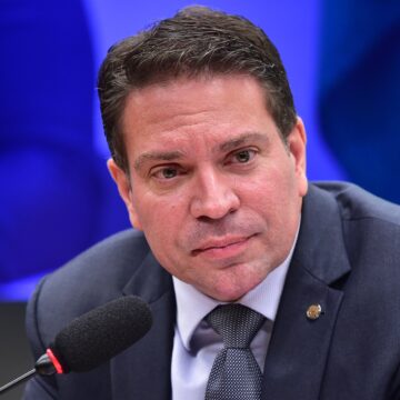 Moraes determina prisão do deputado Alexandre Ramagem, que está nos EUA