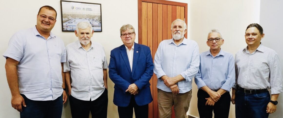 Luiz Couto sela a paz e anuncia voto em João Azevêdo para o Senado