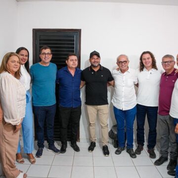 Cícero Lucena recebe adesão do prefeito Léo Martins, de Sobrado