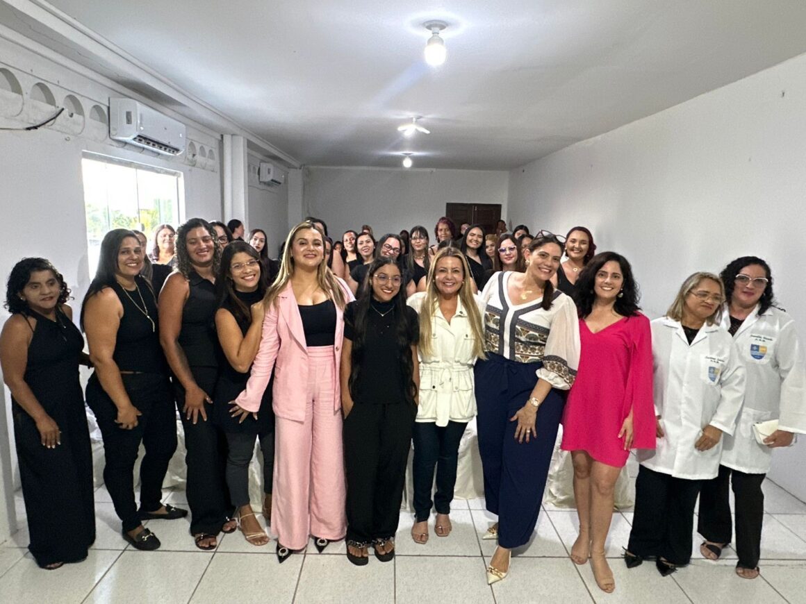 Prefeitura de Bayeux realiza cerimônia do jaleco para alunas de curso gratuito em Saúde Bucal