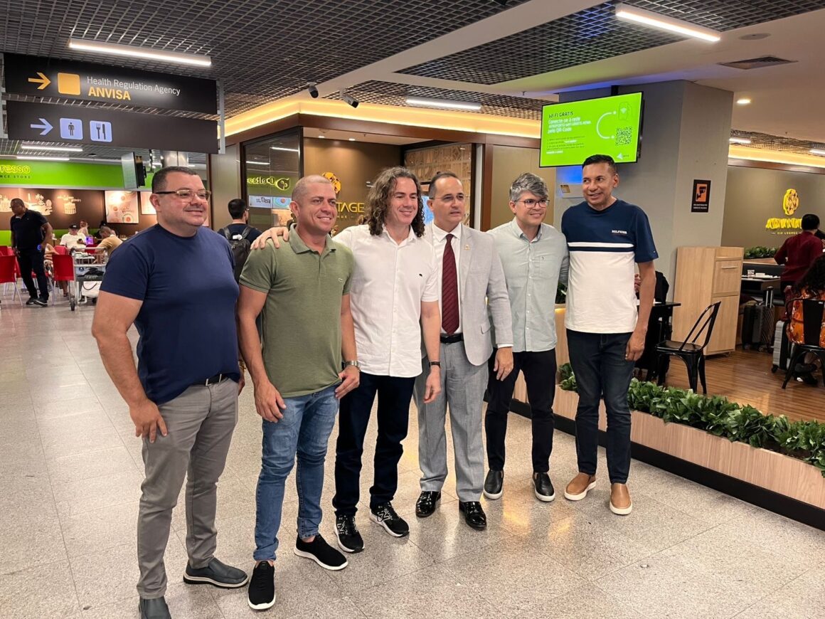 Presidente da Câmara e mais 4 vereadores de Santa Rita anunciam apoio a Veneziano