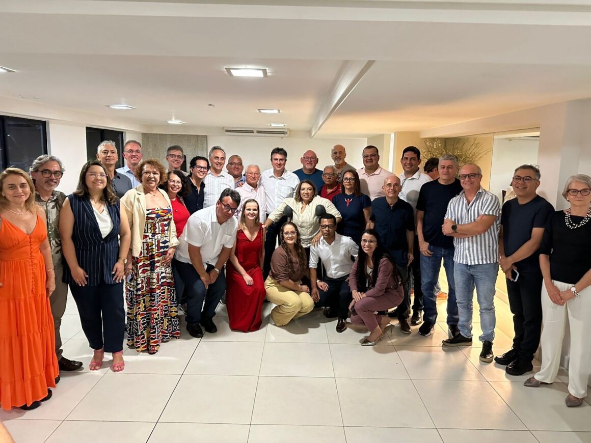 Em jantar com Cida Ramos e lideranças, Camilo Santana sente o “clima” de 2026 na PB