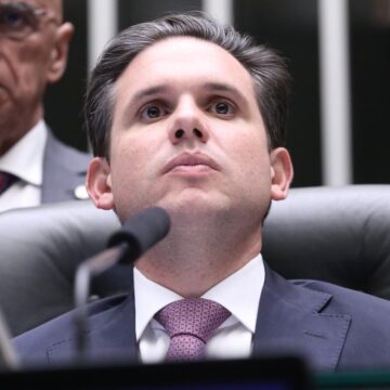 Hugo Motta lidera aprovação da redução de benefícios fiscais e fortalece justiça tributária