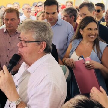 Joao Azevêdo une oposição e situação e Cajazeiras, mas não muito