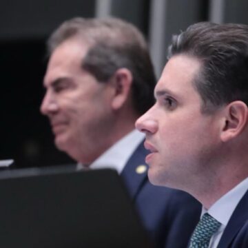 Câmara aprova ‘dosimetria’ que reduz pena de Bolsonaro; saiba voto dos paraibanos