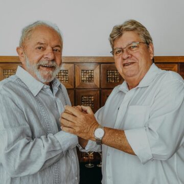 “Cara de senador”: Lula reafirma apoio à pré-candidatura de João Azevêdo