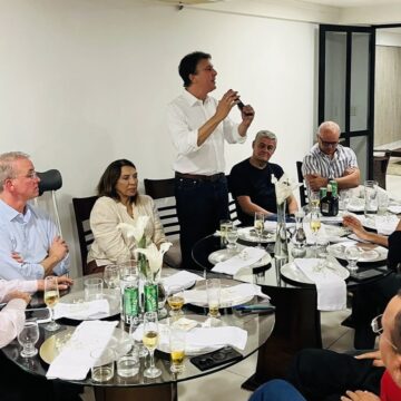 Camilo Santana reforça que reeleger Lula é prioridade e coloca João e Veneziano no pacote