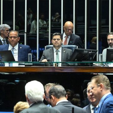Senado aprova e PL que reduz pena de Bolsonaro vai à sanção de Lula