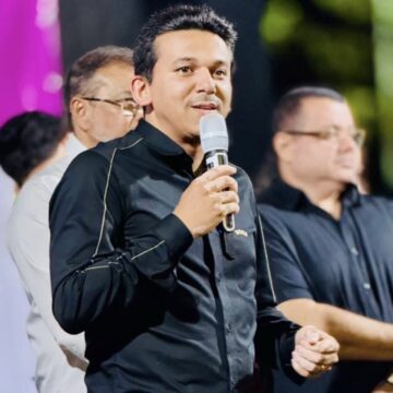 Jackson Alvino exonera comissionados e suspende contratos temporários