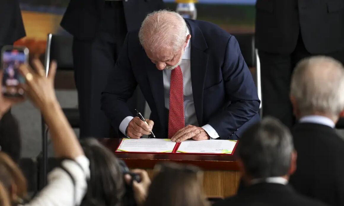 Em ato, presidente Lula veta PL da Dosimetria e coloca desfecho nas mãos do Congresso