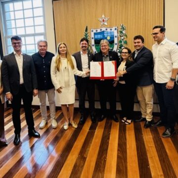 João Azevêdo assina ordem de serviço para o Hospital da Mulher do Sertão