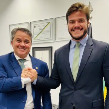 Bruno Cunha Lima tenta construir discurso para soltar a mão de Efraim