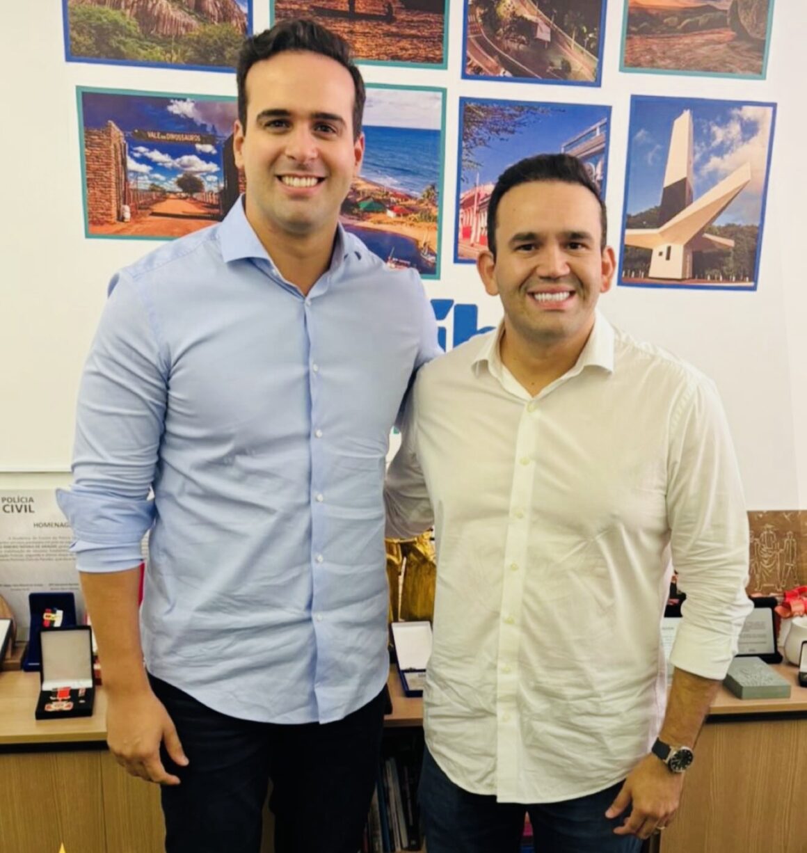 Foto de Jhony ao lado de Lucas diz muito sobre o caminho do Avante