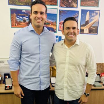 Foto de Jhony ao lado de Lucas diz muito sobre o caminho do Avante