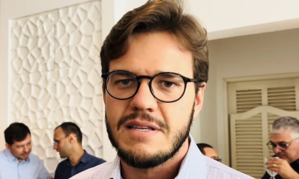 Bruno escolhe Efraim Filho e deixa em aberto apoio para um eventual 2º Turno