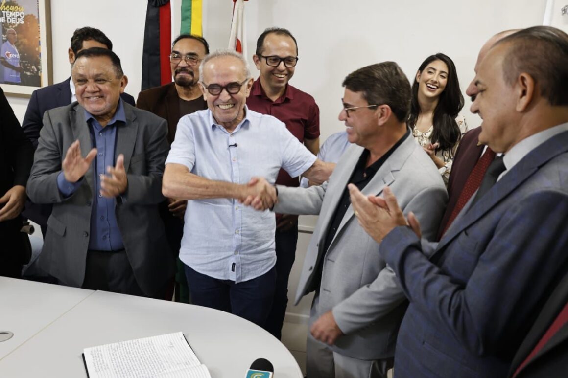 Dinho assume Prefeitura de João Pessoa e destaca harmonia entre os Poderes