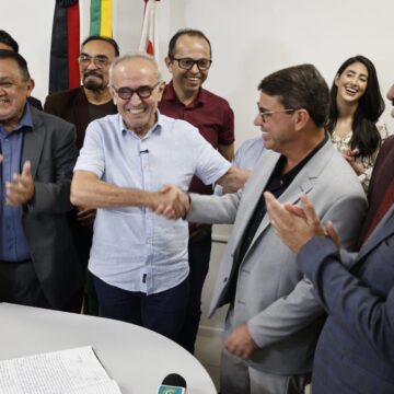 Dinho assume Prefeitura de João Pessoa e destaca harmonia entre os Poderes