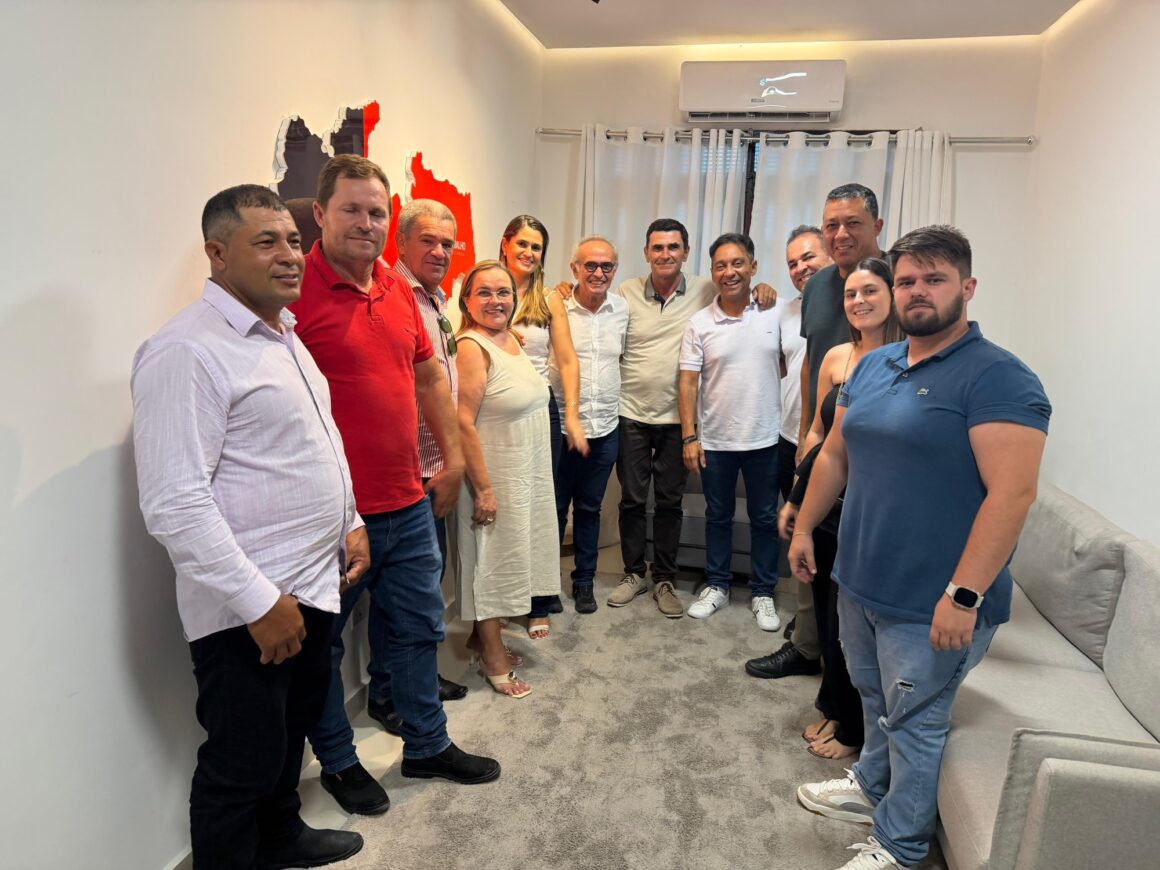 Com articulação de Fábio Ramalho, grupo de oposição de Olivedo fecha apoio a Cícero