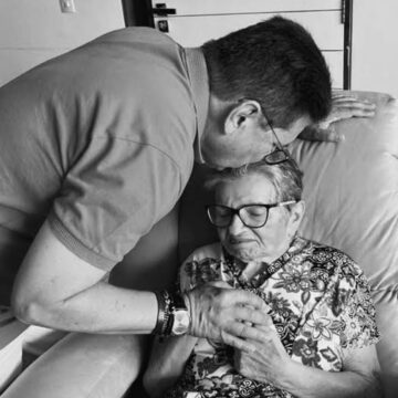 ALPB emite voto de pesar pela morte da mãe do deputado Adriano Galdino