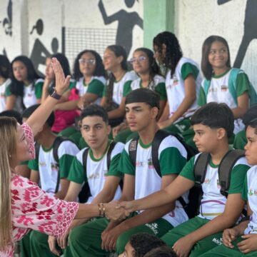 Prefeita de Bayeux abre ano letivo e destaca investimentos na educação