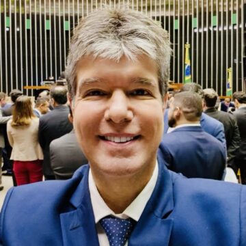 Ruy Carneiro nega encontro com Aguinaldo e diz que aceno foi a Domiciano e Sara