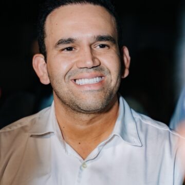 Jhony não é direto, mas postagem indica rompimento com base governista