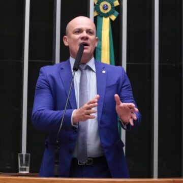 Emenda de R$ 2 mi para clube de tiro reacende discussão sobre o uso do “dinheiro do povo”