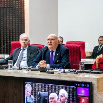 Apos quase 23 anos, Nominando Diniz se aposenta e vaga do TCE será indicada pela Assembleia