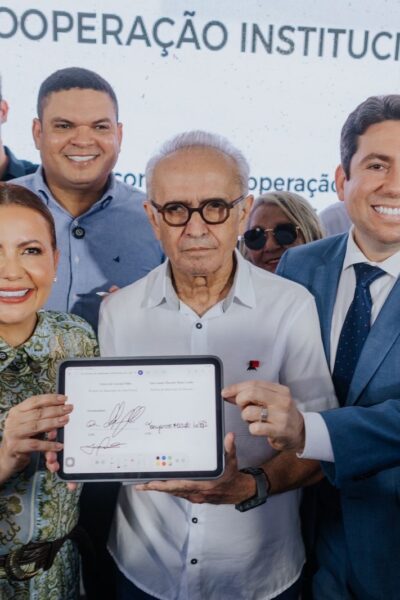 Tacyana Leitão e Cícero Lucena assinam convênio para reforma da Ponte do Baralho, em Bayeux
