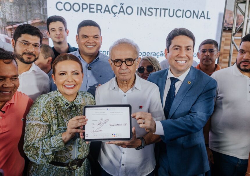 Tacyana Leitão e Cícero Lucena assinam convênio para reforma da Ponte do Baralho, em Bayeux