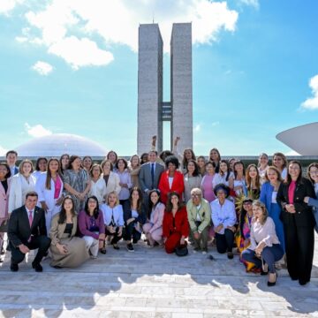 Deputado Hugo Motta alinha pauta de março com bancada feminina