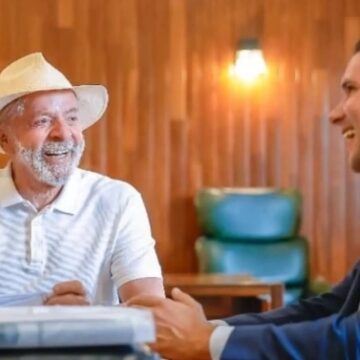 Lula comemora aprovação da PEC da Segurança na Câmara e afaga Hugo Motta