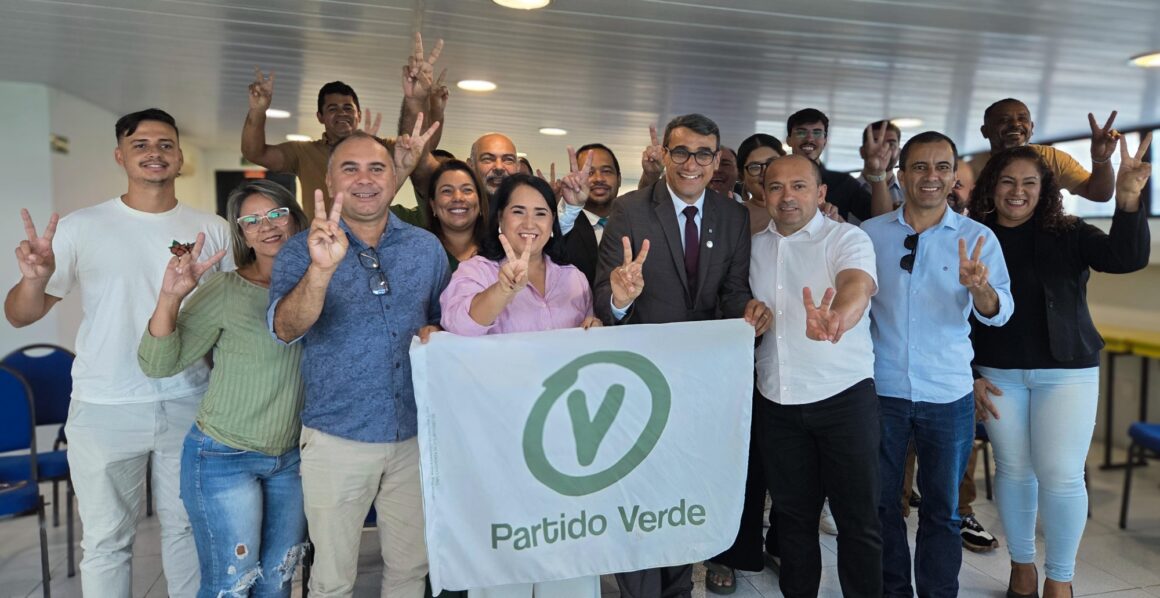 95a66883-c358-4877-9ec6-d7d40dbc91f3.jpg Deputado Chió oficializa filiação ao PV em busca da reeleição na ALPB